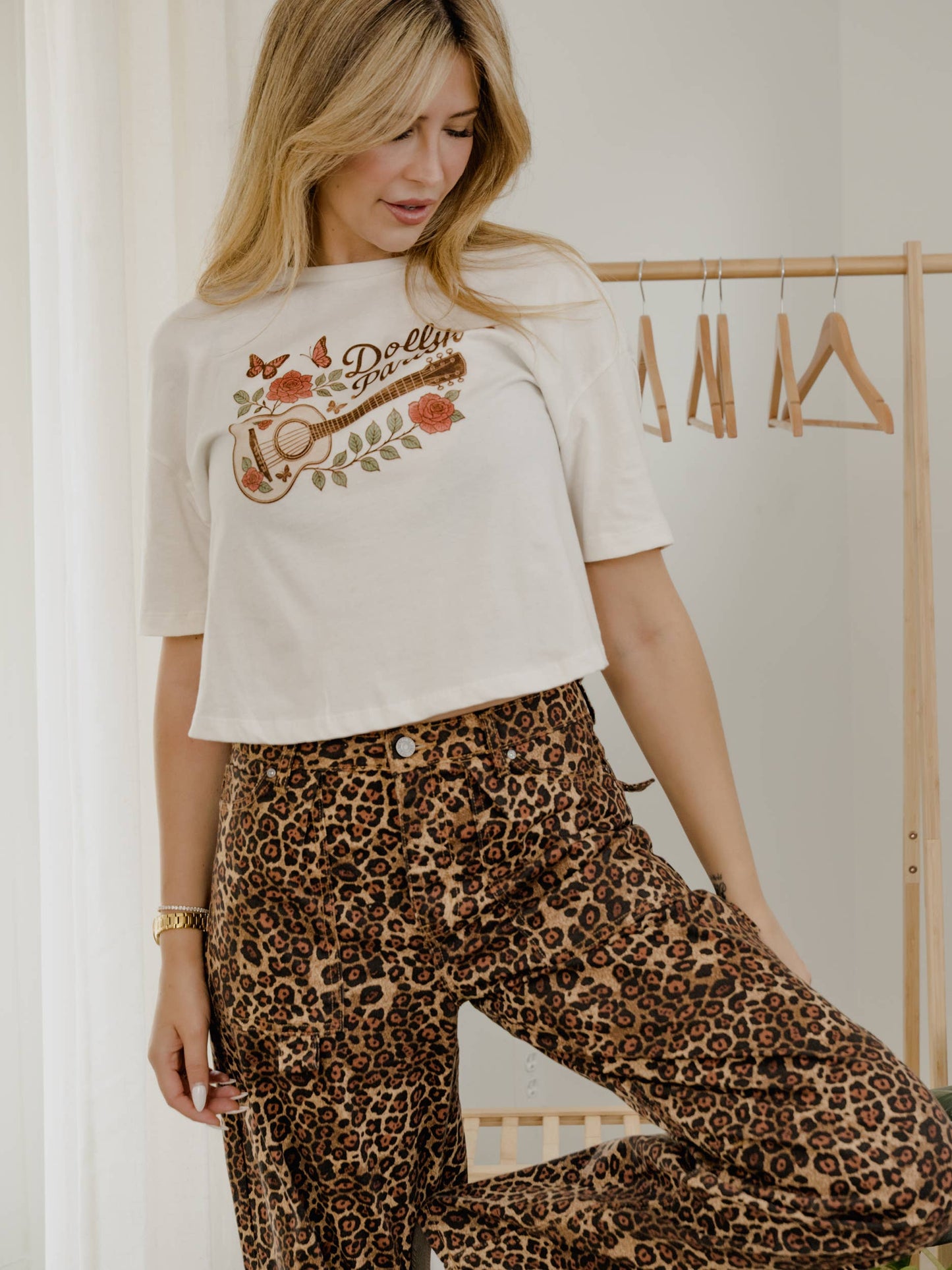 Dolly Parton Guitar Roses Off White Licensed Cropped Tee