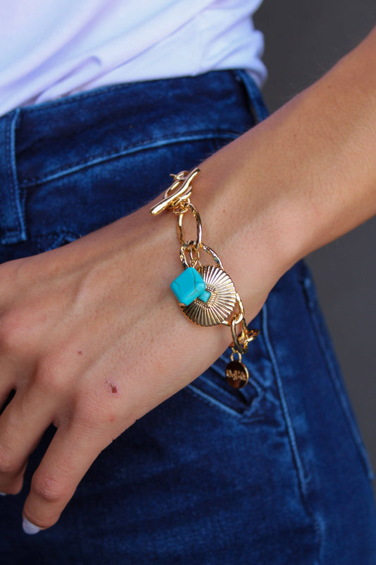 Chunky Chain Bracelet w/ Concho Charm w/ Toggle Closure: Gold plated
