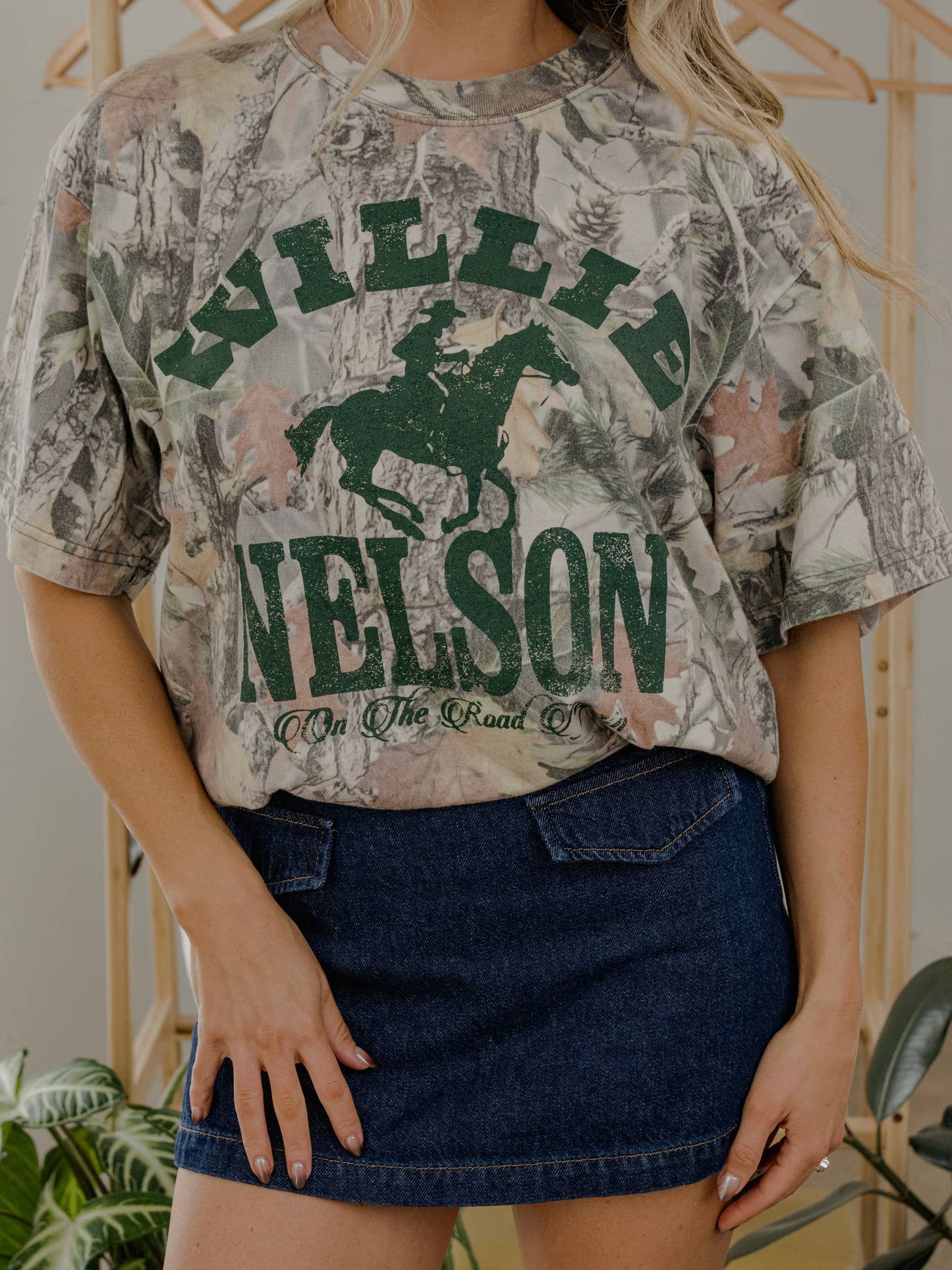 Willie Nelson Arch Horse Licensed Camo Tee: L