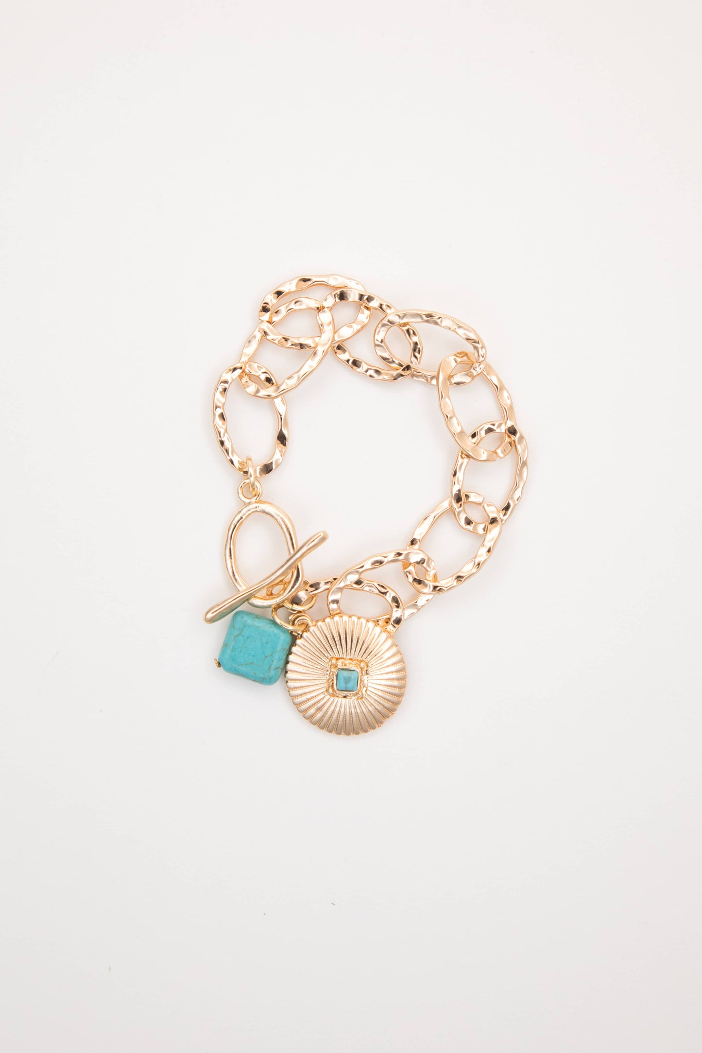 Chunky Chain Bracelet w/ Concho Charm w/ Toggle Closure: Gold plated