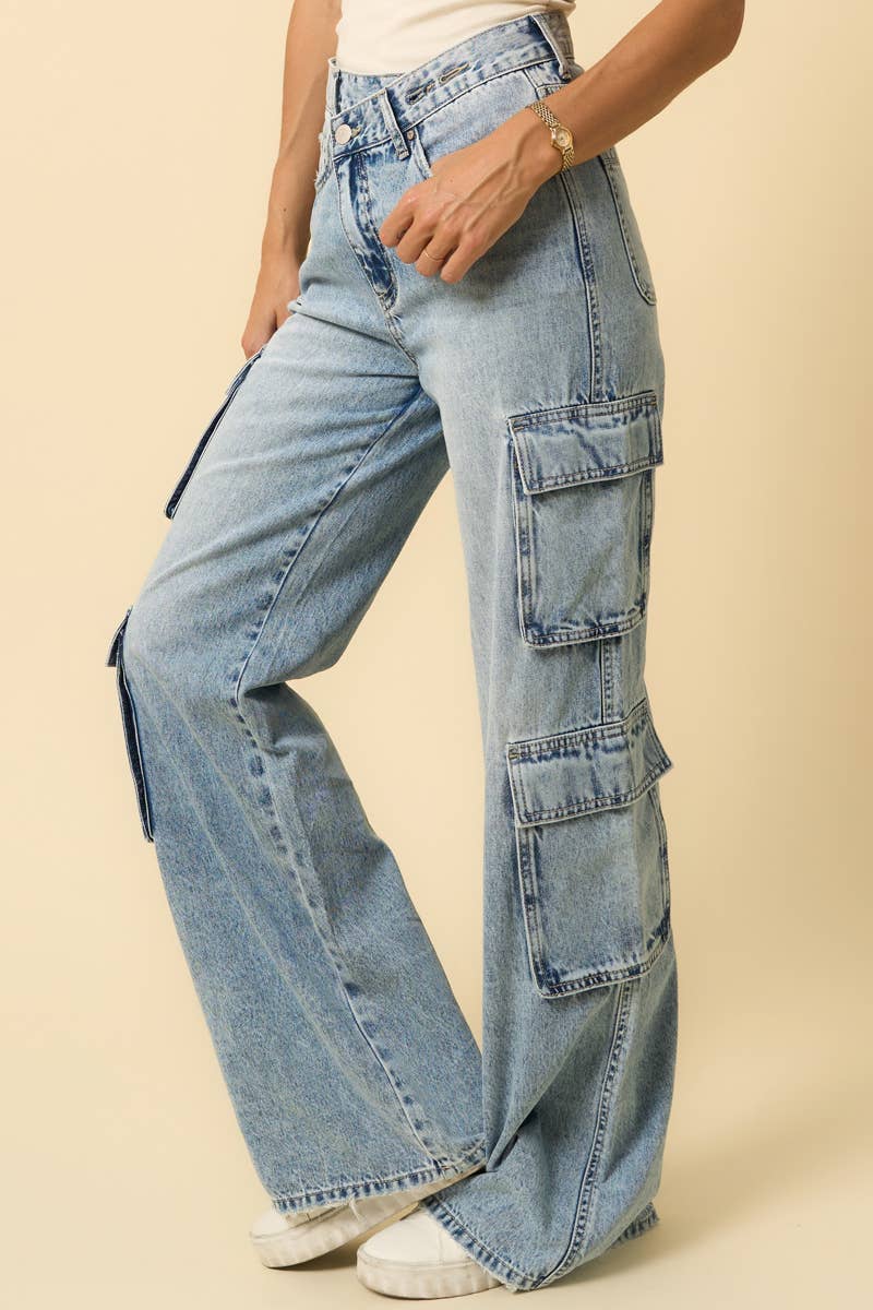 Crossover Waist Relaxed Cargo Jean