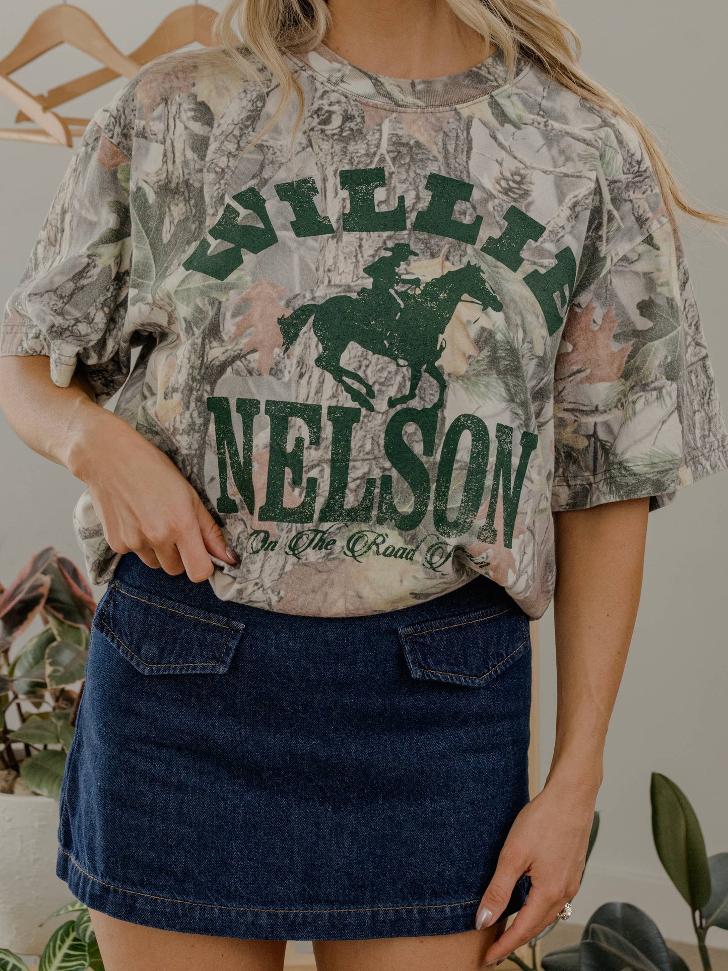 Willie Nelson Arch Horse Licensed Camo Tee: L
