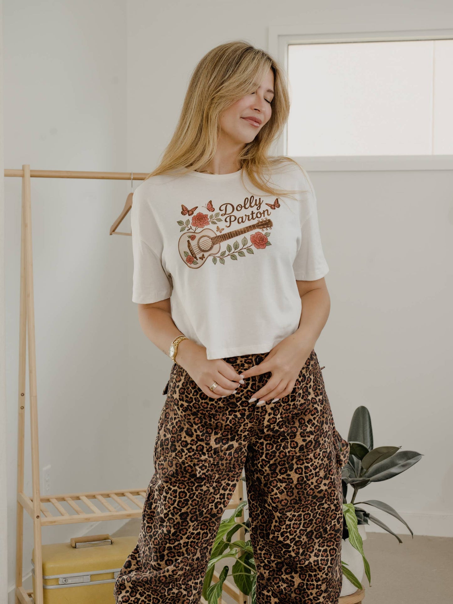 Dolly Parton Guitar Roses Off White Licensed Cropped Tee