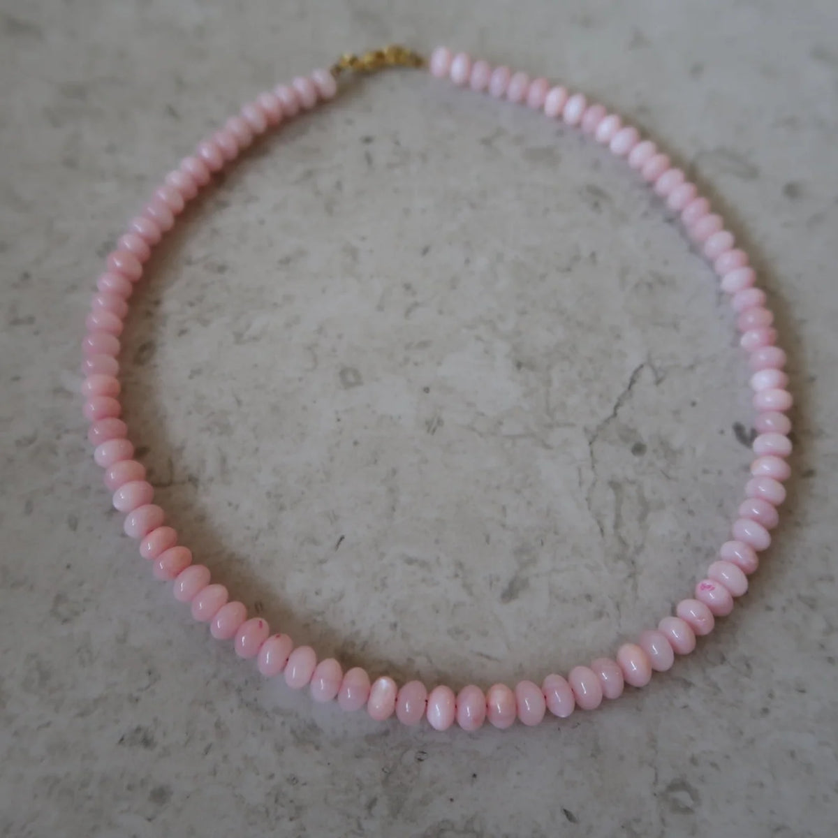 poolside beaded necklace (bubblegum)