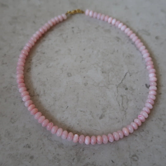 poolside beaded necklace (bubblegum)